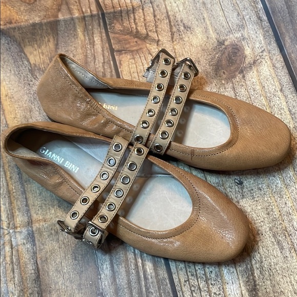 Gianni Bini Shoes - Gianni Bini Tan Women's Flats size 6.5